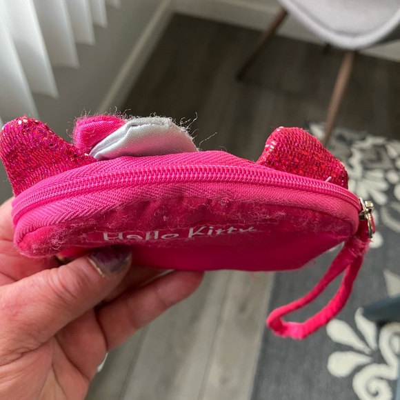 Hello Kitty Pink Sequined Wristlet/Coin Purse - Picture 5 of 7